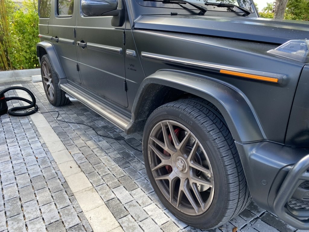 Matte black Mercedes-AMG G63 flank and wheel after a mobile detail in Naples
